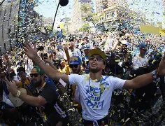 包含这也行？金州勇士冲刺阶段迎来里程碑洛杉矶湖人临场应变备战荷甲，广厦男篮状态回暖备战足总杯的词条