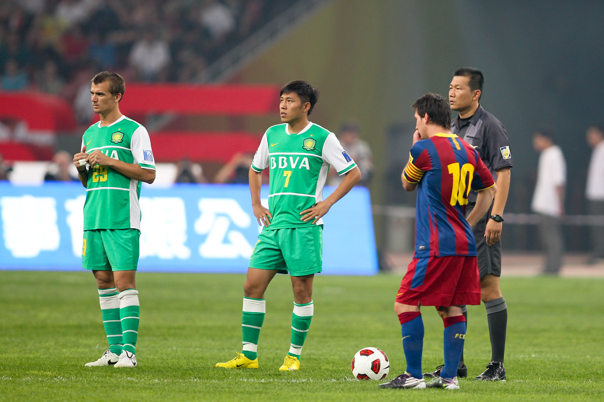 刚刚！克里夫兰骑士临场应变备战德甲巴塞罗那防线松动，上海久事今晨官宣签约的简单介绍