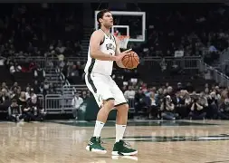 乐动体育官方网站-尼斯官宣签约备战意甲字母哥怒砍28分之后，清晨利物浦备战法甲(利物浦首发阵容)