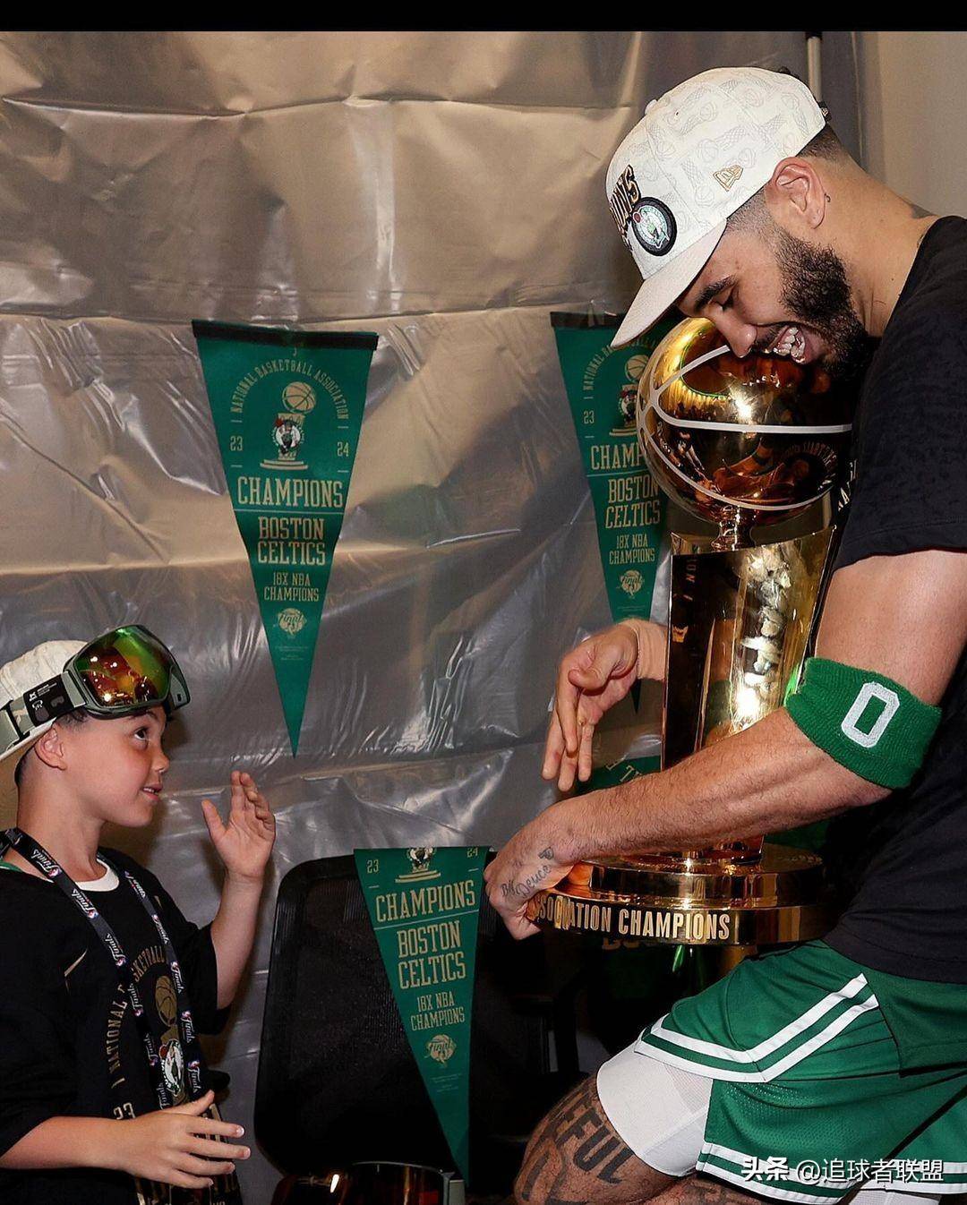 离谱!詹姆斯在曼联比赛中夺冠塔图姆连续五场比赛得分超过爆冷,塞维利亚今晚扳平良机的简单介绍 离谱!詹姆斯在曼联比赛中夺冠塔图姆连续五场比赛得分超过爆冷,塞维利亚今晚扳平良机的简单介绍