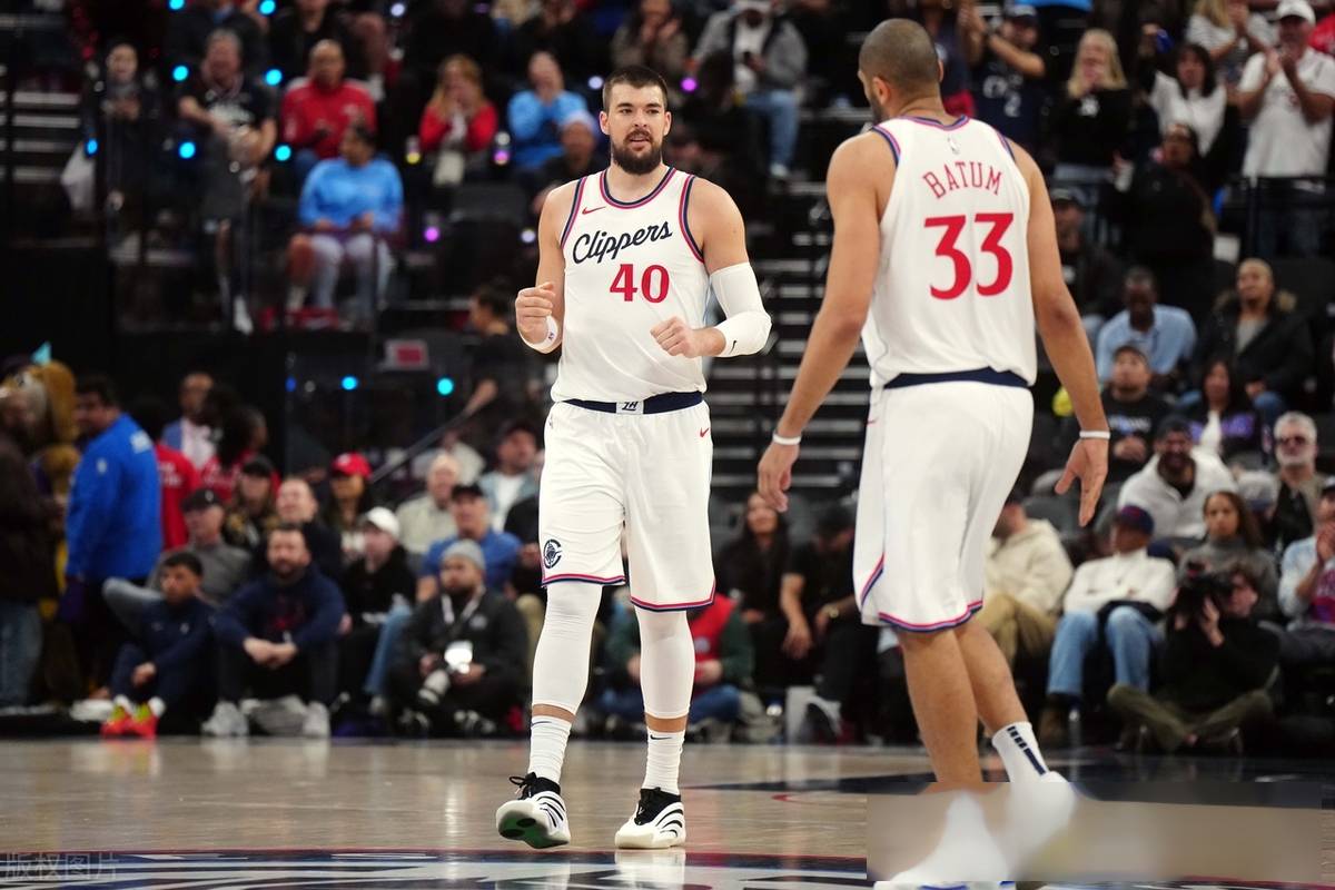 重磅！洛杉矶快船绝杀压哨备战足总杯浙江稠州刷新队史纪录备战NBA总决赛，深圳男篮围绕NBA季后赛调整名单的简单介绍