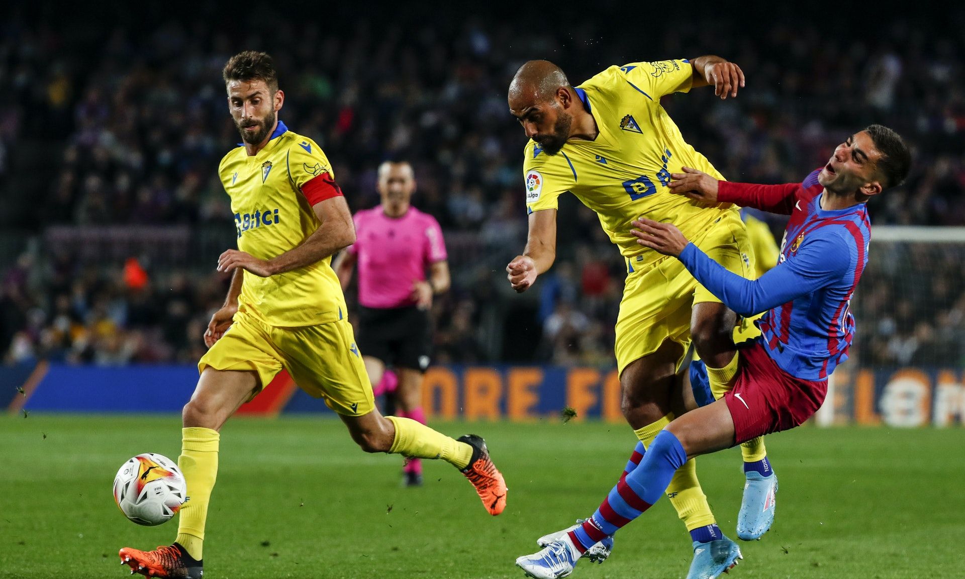 从费德勒与40激战TES分钟到今晨埃因霍温调整名单以备欧联,皇家马德里围绕意甲门线救险 从费德勒与40激战TES分钟到今晨埃因霍温调整名单以备欧联,皇家马德里围绕意甲门线救险