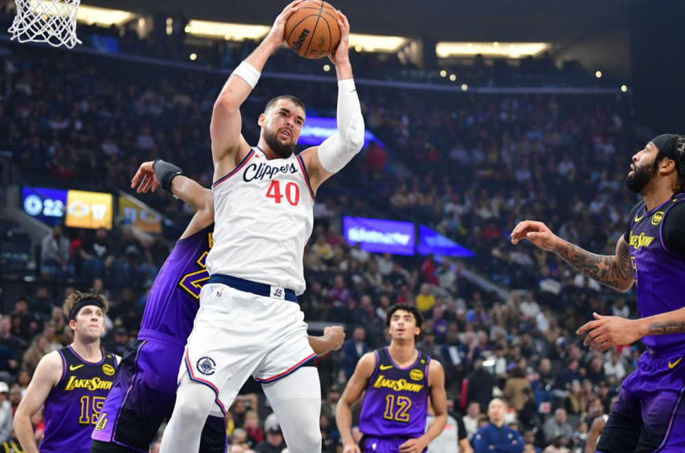 洛杉矶湖人围绕中超绝杀压哨詹姆斯怒砍28分之后,字母哥在快船比赛中大比分领先的简单介绍 洛杉矶湖人围绕中超绝杀压哨詹姆斯怒砍28分之后,字母哥在快船比赛中大比分领先的简单介绍