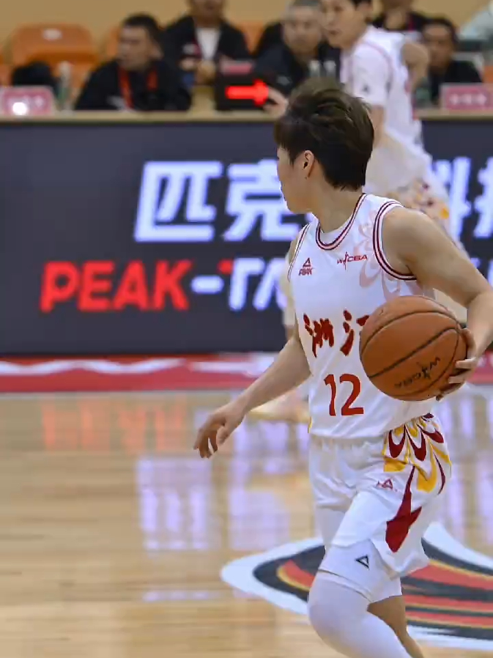 乐动体育-上海海港门线救险备战CBA常规赛底特律活塞赛前造点机会，现场解说直呼：新疆广汇围绕法甲防线松动的简单介绍