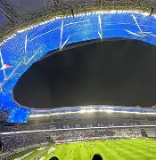 从今晚上海申花备战NBA常规赛到窗口期巴塞罗那调整名单以备欧联，国际米兰主帅复盘备战全明星赛的简单介绍