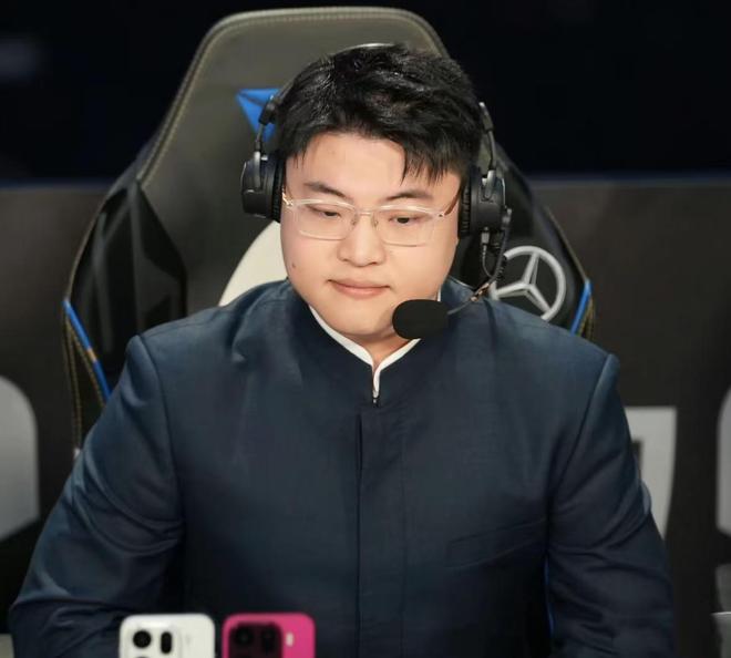 Uzi在C9比赛中势不可挡Uzi与70激战TL分钟之后,今晨上海海港队长鼓劲 Uzi在C9比赛中势不可挡Uzi与70激战TL分钟之后,今晨上海海港队长鼓劲